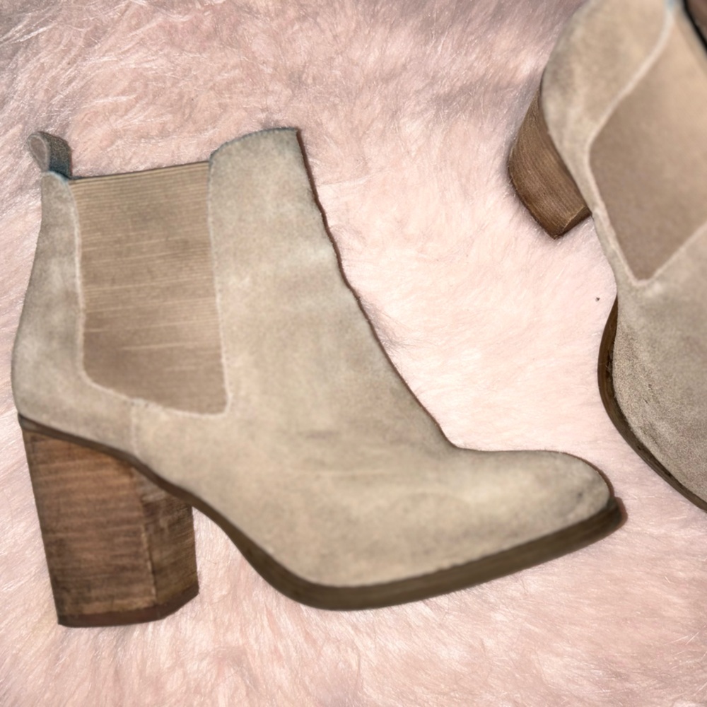 Steve Madden Tan Suede Boot 6.5